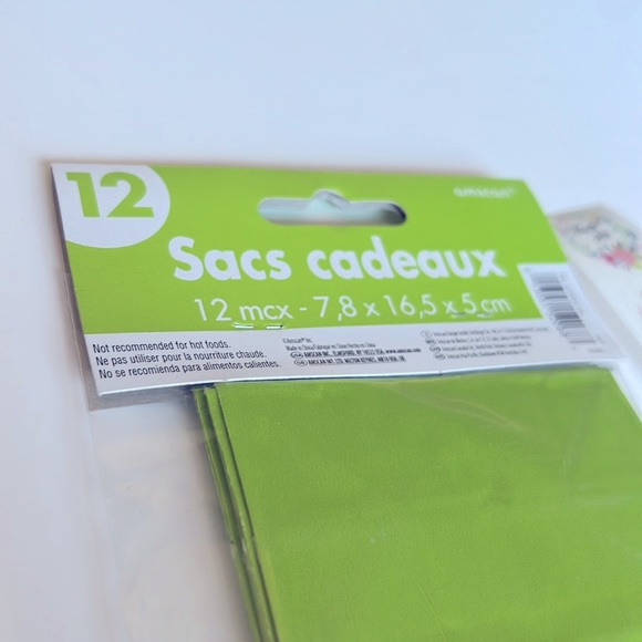 🆕 NEW 24 pcs Treat Bags Paper Bags, 12 sacs à surprise with Stickers - Picture 5 of 6